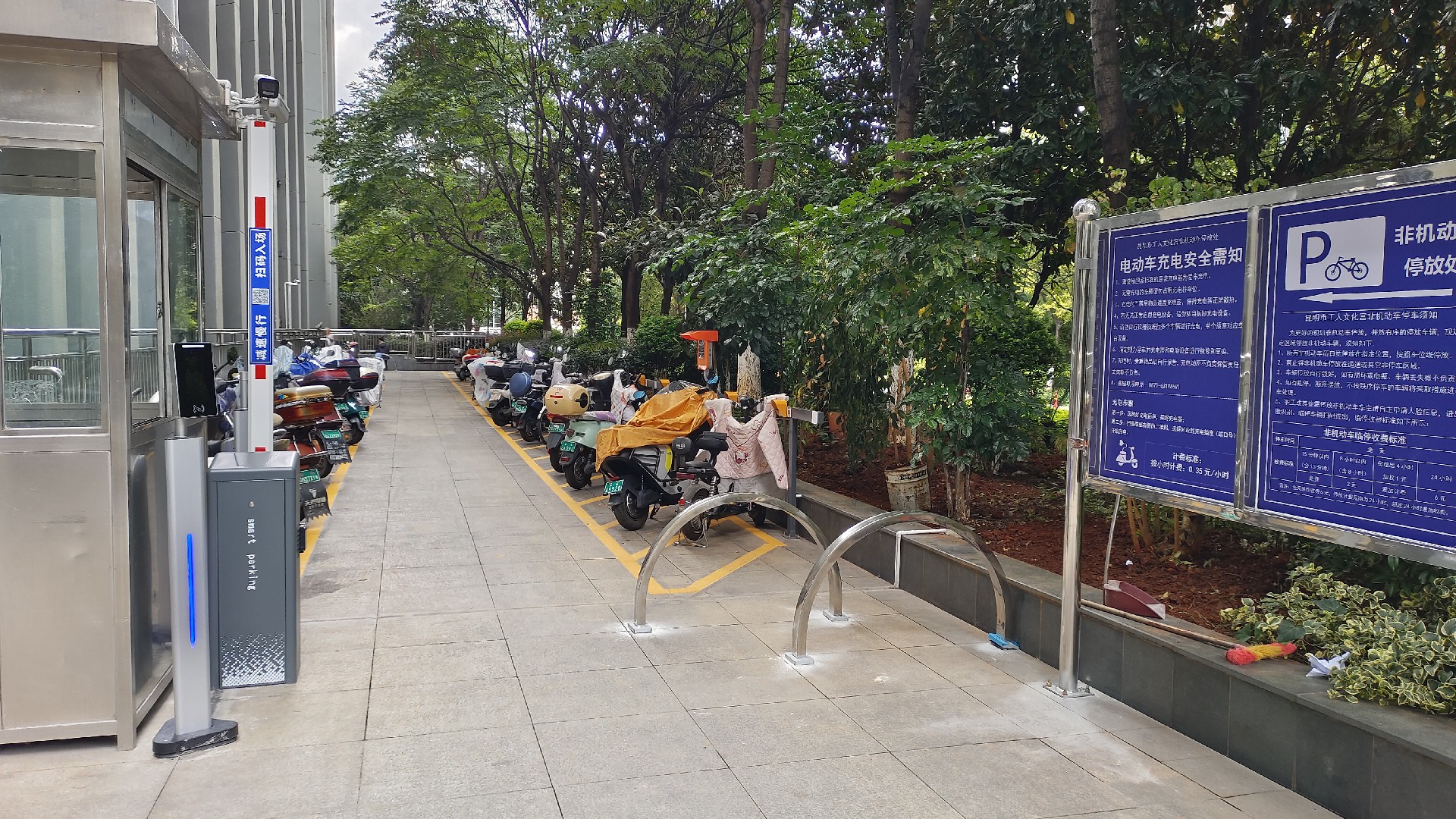 昆明市工人文化非机动车系统